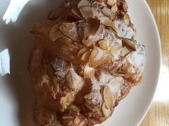 杏仁羊角-81BAKERY(大学路店)