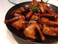 红烧乳鸽-汤城小厨•粤菜•靓汤(西直门凯德MALL店)