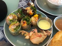 酥炸老虎虾香芒米纸卷配榴莲汁-CHINCHIN 青青·泰国料理(万象食家店)