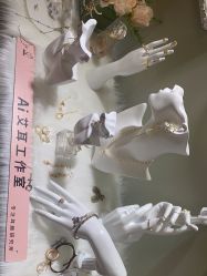 -AI艾耳·专业手工耳洞·穿孔美学馆