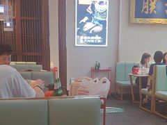 -阿瓦山寨·湘菜现炒·剁椒鱼头王(咸阳总店)