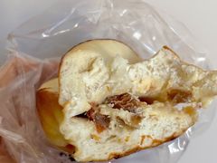 朗姆葡萄乳酪碱水棒-屋裡·Union Bakery(龙江路店)