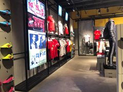 -阿迪达斯(百联徐汇商业广场运动旗舰店)
