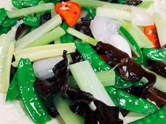 芹菜木耳炒兰豆-西江河鲜·趣苑酒楼(鼎湖店)