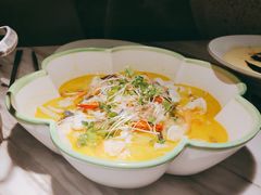 花开酸汤鱼虾跳-蜜桃花开·中西融合菜E&W(南长街店)