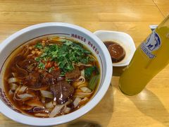 -呷佬·长沙手工米粉(金沙江路店)