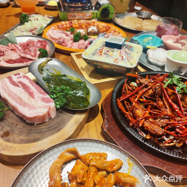 哟！听说新开的这家韩式山葵烤肉店简直太火爆了！