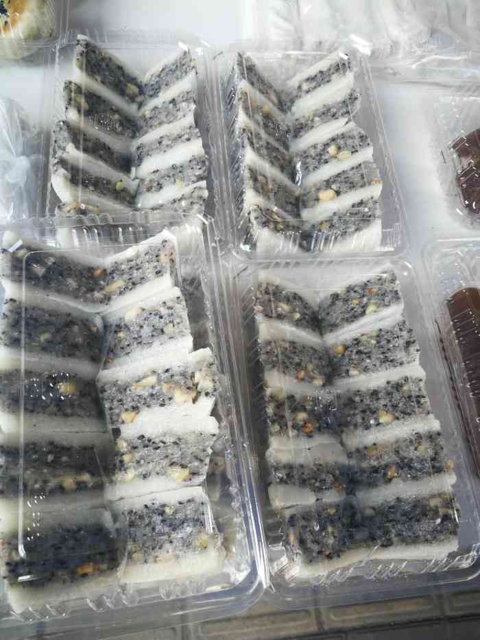 霍童糕饼店-"在街镇比较中心的位置吧,三条分路中间,刚.