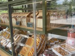 面包甜点陈列柜-可颂坊(中心书城店)