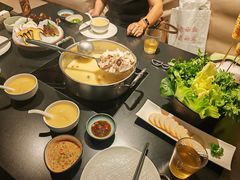 -鲜入唯煮·港式海鲜牛肉火锅(金宝街店)