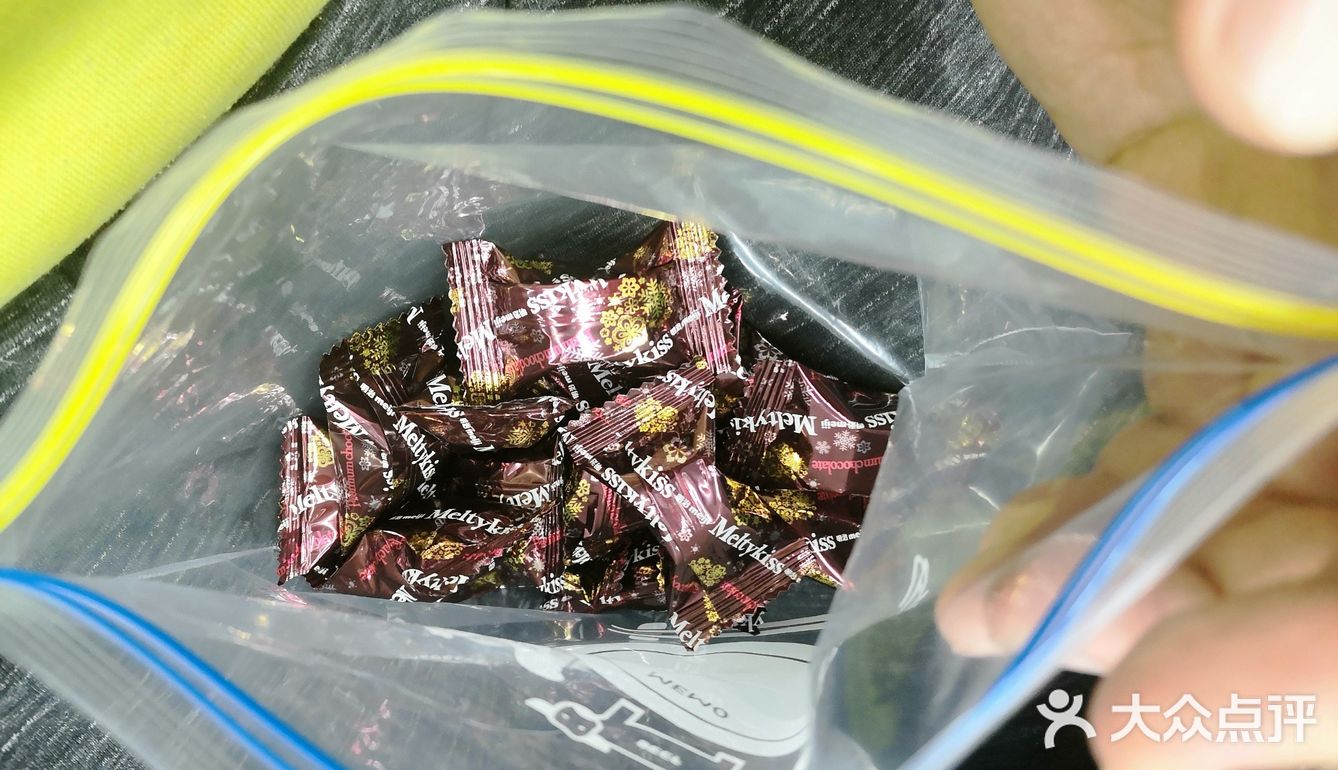 明智雪吻巧克力，甜而不腻，甜度刚刚好，不会说太甜