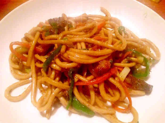 甜茶炒藏面不错,咖喱饭有点牛肉有点硬