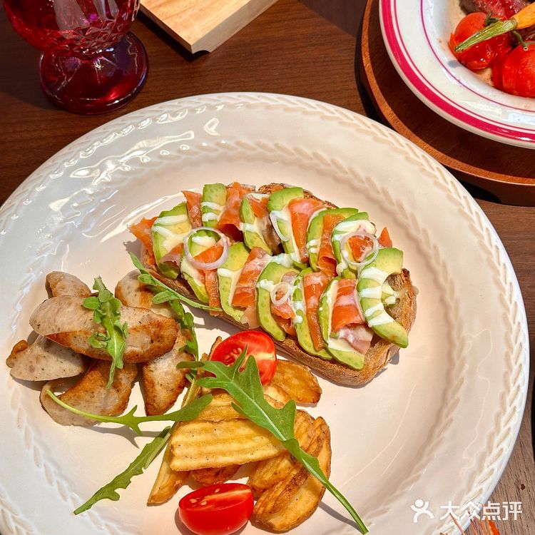 正中我心巴的东南亚风融合料理🍹