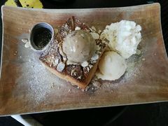 冰淇淋双球土司-莓园冰淇淋店