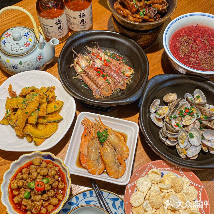他们家主打生腌熟醉，最近出了焗海鲜系列
