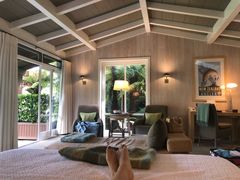 -Huka Lodge