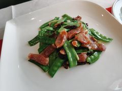 荷芹炒腊肉-馋遇江南·精致湖景雅宴(东方之门店)