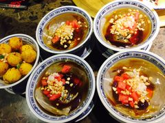 -沪小二炭火蛙锅(淮海中路美食不夜城店)