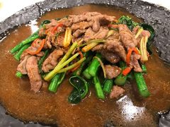 芥兰沙茶炒牛肉-麒麟中餐厅·经典粤菜·地道菜式老字号(广州长隆酒店)
