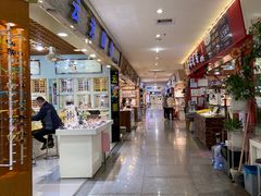 -三叶眼镜城批发市场(上海火车站店)