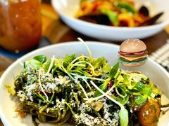 -ROAST coffee & eatery