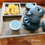 春日午后，坐在窗边看日光一寸一寸地挪~
