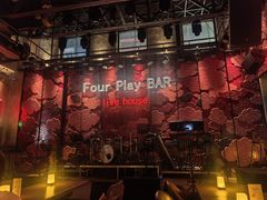 -FOUR PLAY BAR