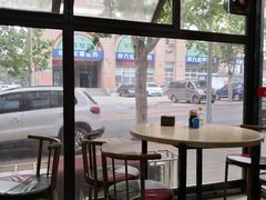 靠窗位-锅贴王海鲜小馆