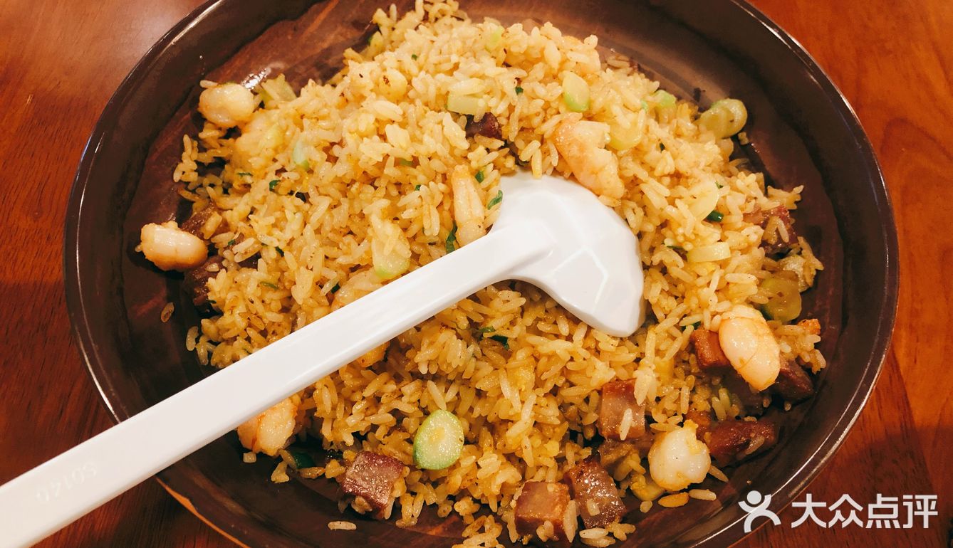 摩天轮下的港式排挡吃的是情调