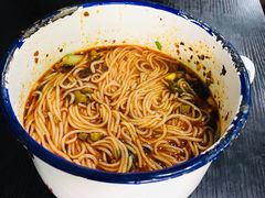 酸豇豆肉沫米线-山城盅盅面