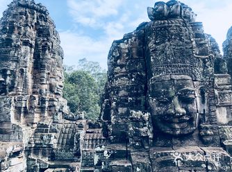 浓墨重彩的现实水墨画作。如果你忘不掉过去