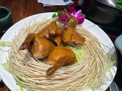 盐焗乳鸽-蚬皇•陈味莞(西平景湖店)