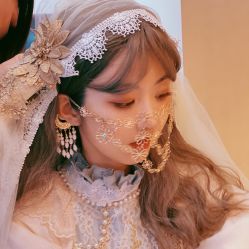 -艾米丽婚纱礼服