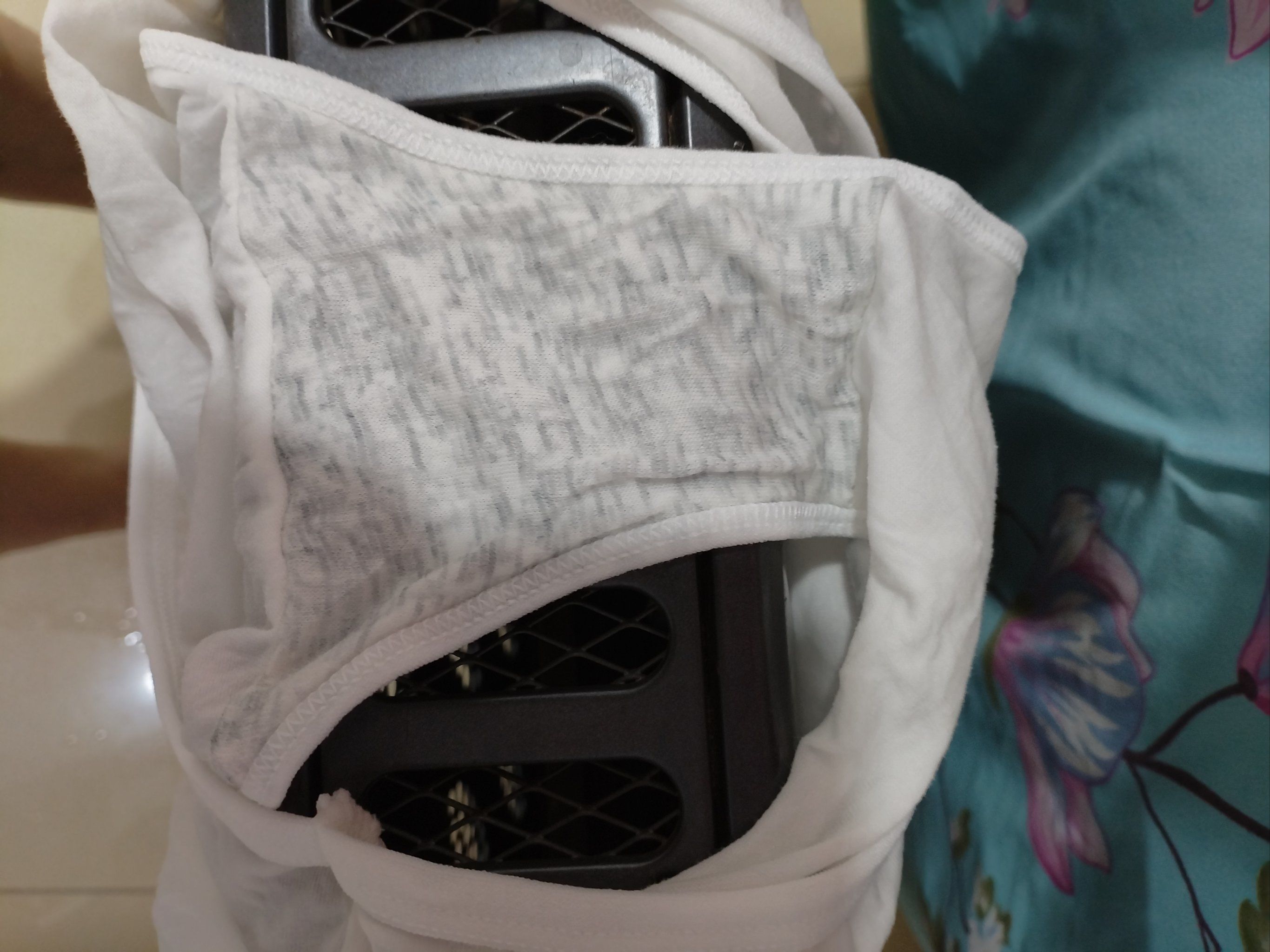 内裤白白的颜色