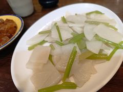 盘菜炒芹菜-谢大牛馆·中式卤牛排(老店)