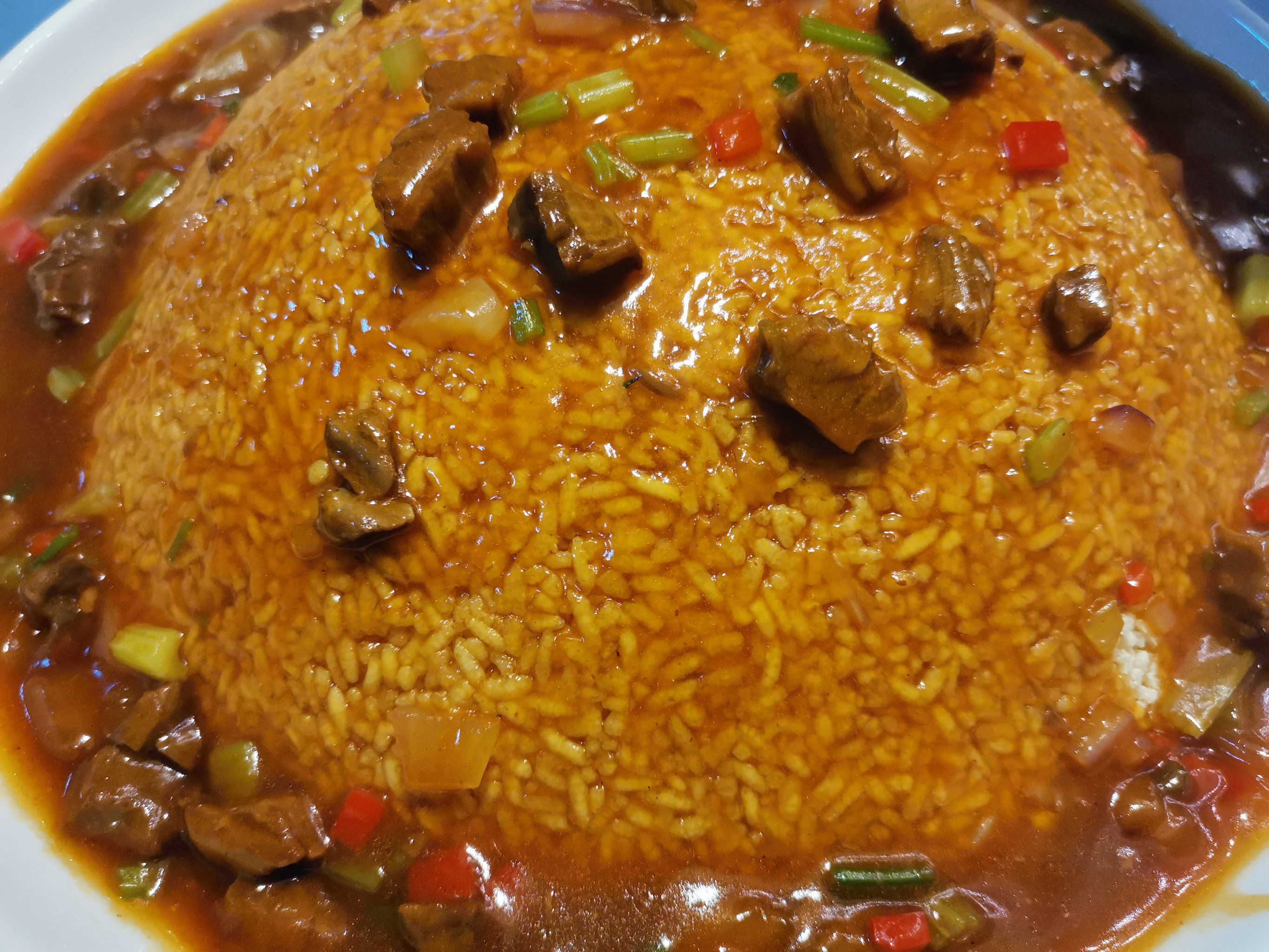 牛肉粒浇汁锅巴,既是视觉的享受,又是味蕾