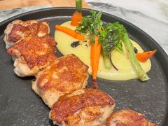 香煎鸡腿肉配土豆泥-沛家·食四季(小娄巷店)