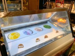 哈根达斯-钱小奴海鲜自助黑金店(杭州滨江龙湖店)