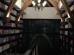 -钟书阁(松江泰晤士小镇店)