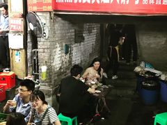 等位区-渝味黄姐火锅(黄泥村店)