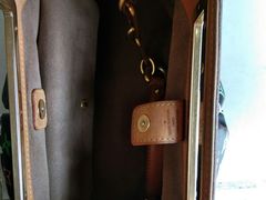 -京伟修鞋洗鞋奢侈品皮具护理店