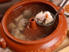 -云海肴·汽锅鸡·云南菜(天山百盛优客店)