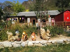 -百里峡七彩艺术小镇