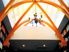 -钟书阁(松江泰晤士小镇店)