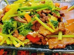 毛芹菜炒牛肉-啊臻味道米粉·五月花儿(沙嘴店)