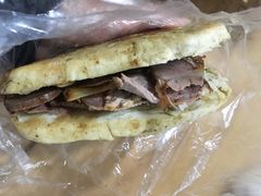 烧饼夹肉-新月斋(豆瓣胡同店)