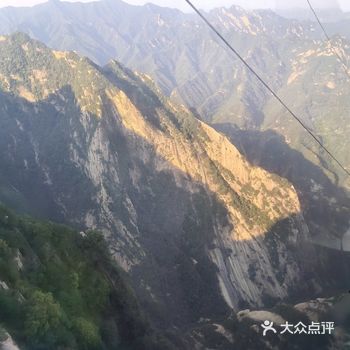 #城市向导官#向导官全勤奖炸鸡色泽金黄,散发着诱人的