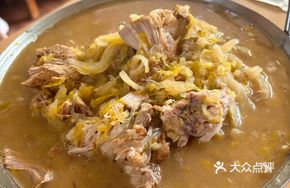 Pork Bone and Pickled Cabbage Stewed with Noodles