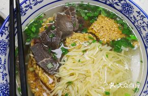 Braised Beef and Rice Crackers Soup