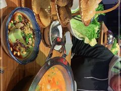 -野山舂·贵州现舂酸汤火锅(鸿通城店)